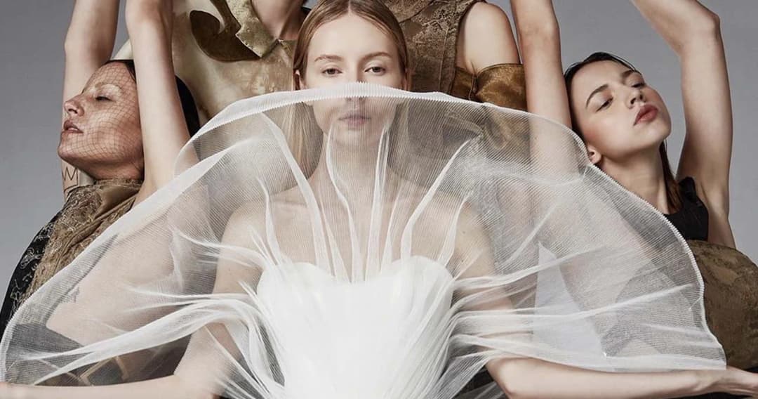 ‘เด็กธรรมศาสตร์’ World Class ว่าที่ ‘ดีไซน์เนอร์’ Luxury Brand 1 ใน 3 ผู้สอบชิงทุนสถาบันแฟชั่น TOP 5 ของโลก