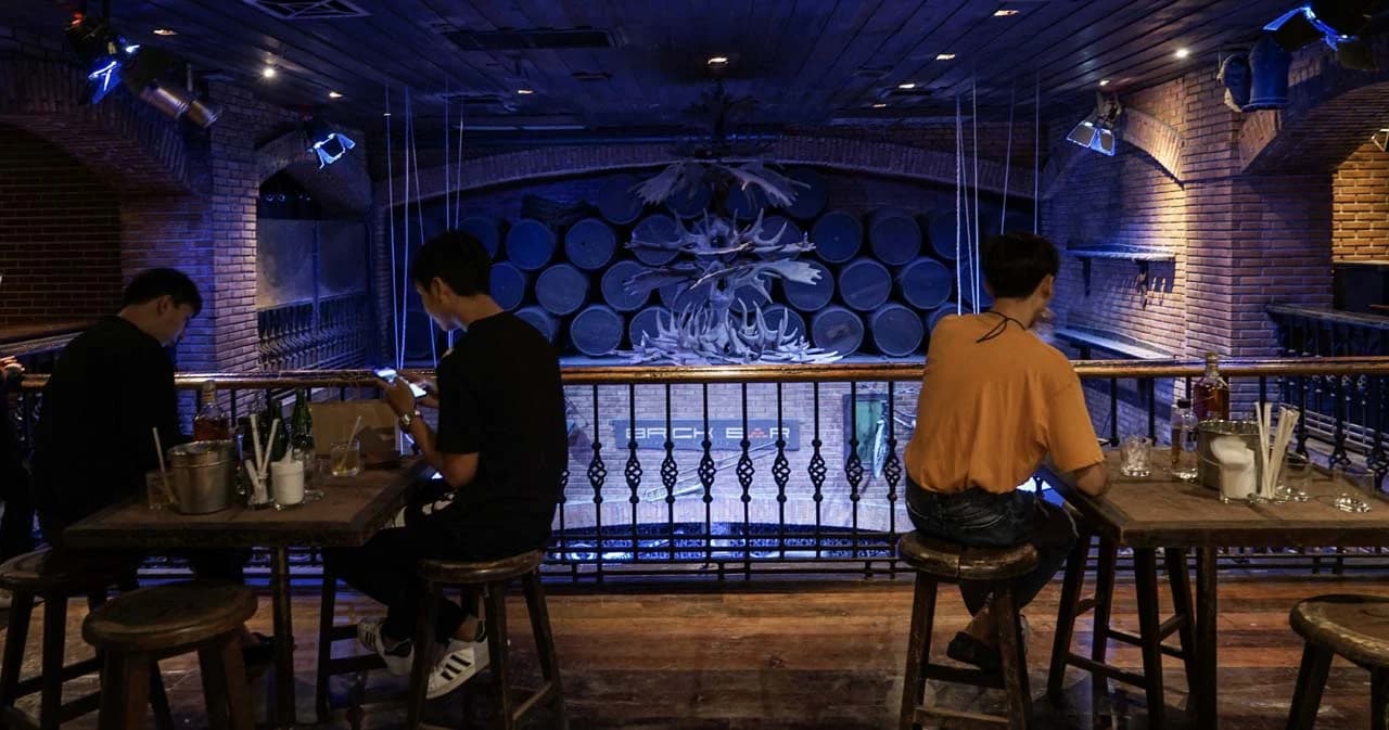 ศบค. เลื่อนเปิด ‘สถานบันเทิง’ เป็น 16 ม.ค. ปีหน้า ลดพื้นที่สีแดงเข้มเหลือ 6 จังหวัด