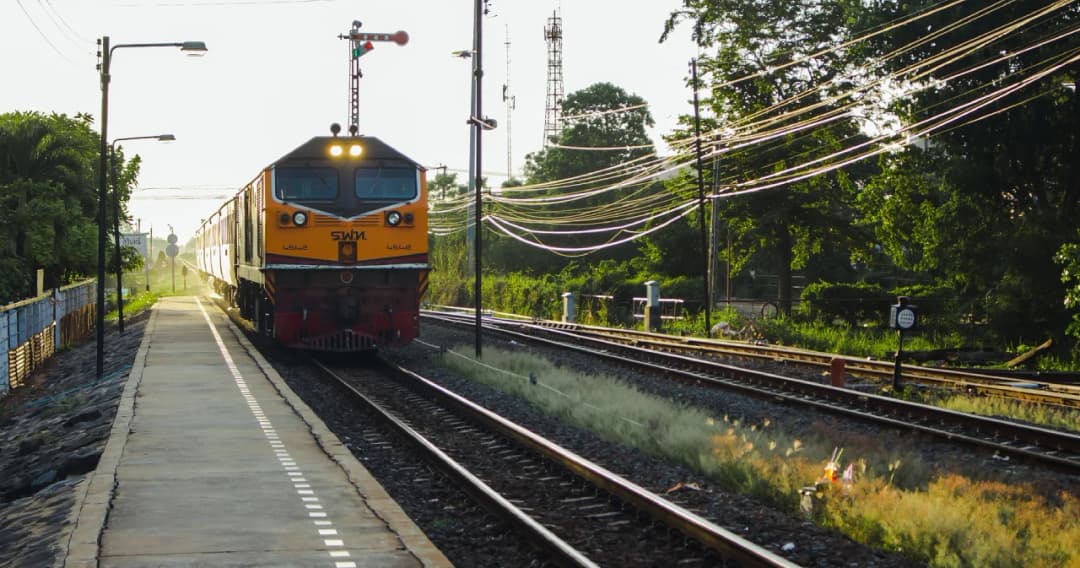 รฟท. ประกาศงดเดินรถไฟสายใต้ 10 ขบวน หลังฝนตกน้ำท่วมอย่างหนัก