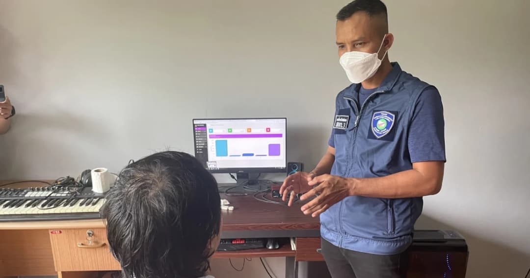 ตำรวจไซเบอร์ตามจับ ชายวัย 33 ปี มือแฮกเว็บศาล รธน. ถึงบ้าน พร้อมยึดคอมพิวเตอร์ตรวจสอบ