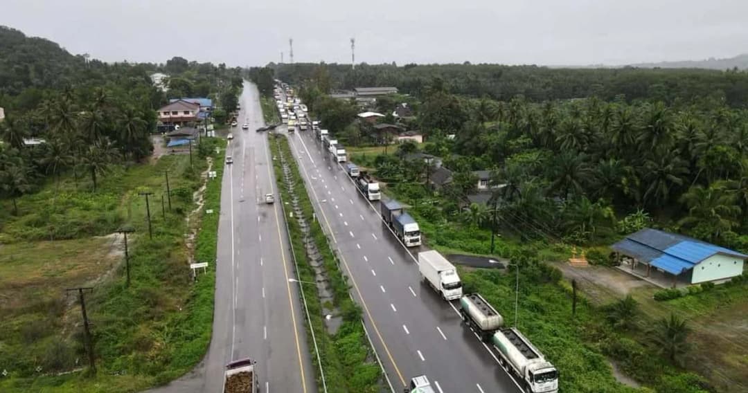 ชุมพร ถนนสายเอเชีย 41 น้ำลดแล้ว เปิดการจราจรได้ตามปกติ