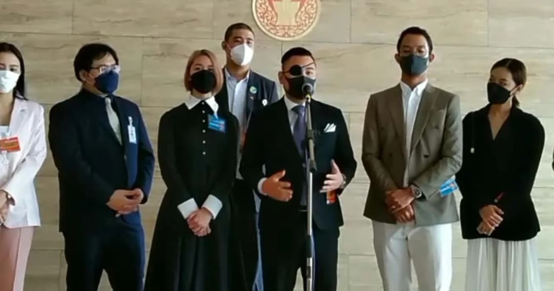 ไข่เน่า -ลูกนัท และกลุ่มเจริญporn เข้าสภาฯ ขอผลักดันหนังโป๊ถูกกฎหมาย 