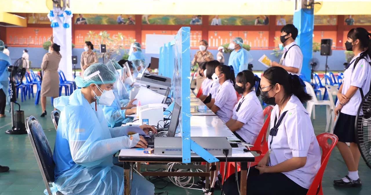 จ.อุบลราชธานี พบคลัสเตอร์รถตู้รับ-ส่ง นร. เด็กติดโควิดแล้ว 24 คน สั่งปิดด่วน 5 โรงเรียน