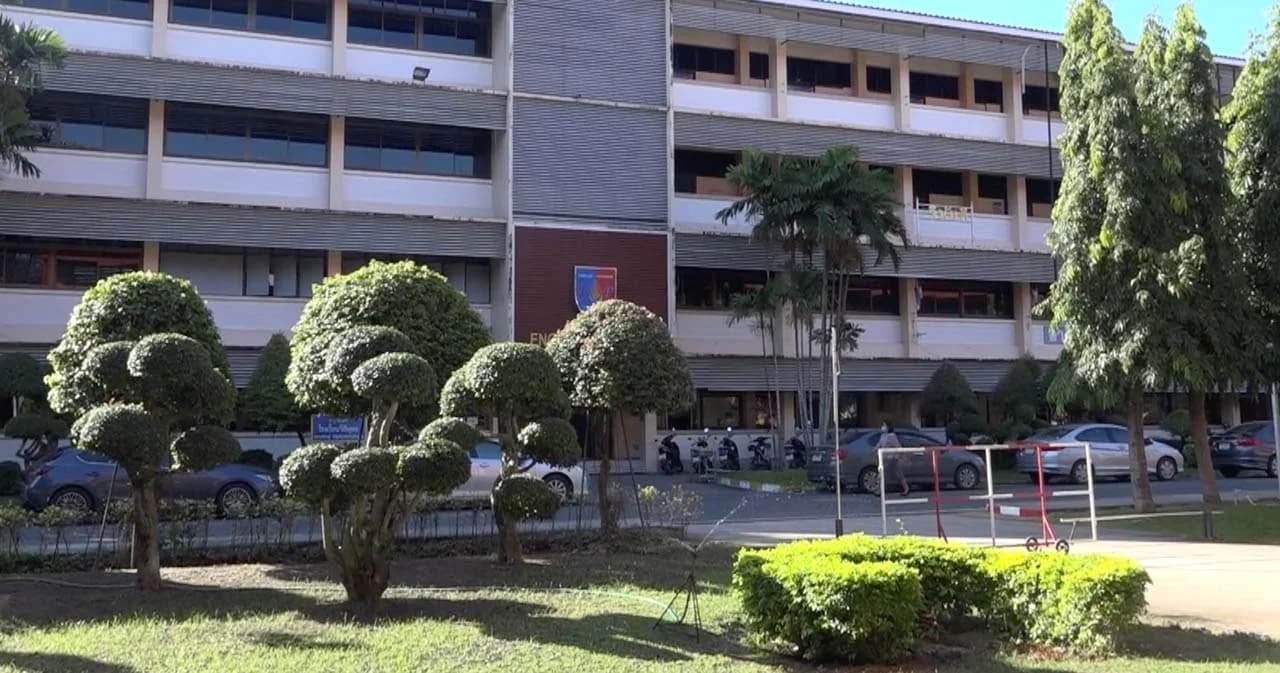 ครู – นักเรียนติดโควิด หลังใช้โทรศัพท์มือถือเครื่องเดียวกัน สั่งปิดโรงเรียนด่วน