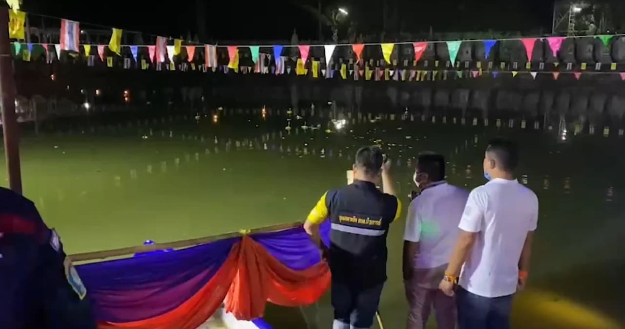 ชายชาว จ.สุรินทร์ พายเรือเก็บเงินในกระทง พลาดท่าจมน้ำดับ คนลงไปช่วยก็จมหายด้วย