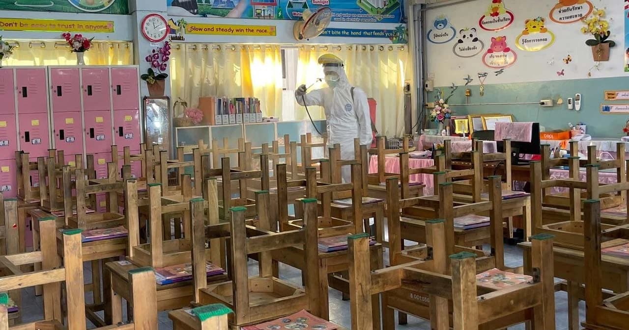 สั่งปิดโรงเรียนด่วน พบคลัสเตอร์ รร.อนุบาลอุตรดิตถ์แห่งที่ 1 จุดต้องสงสัยราวบันได ตู้กดน้ำและประตูห้องเรียน