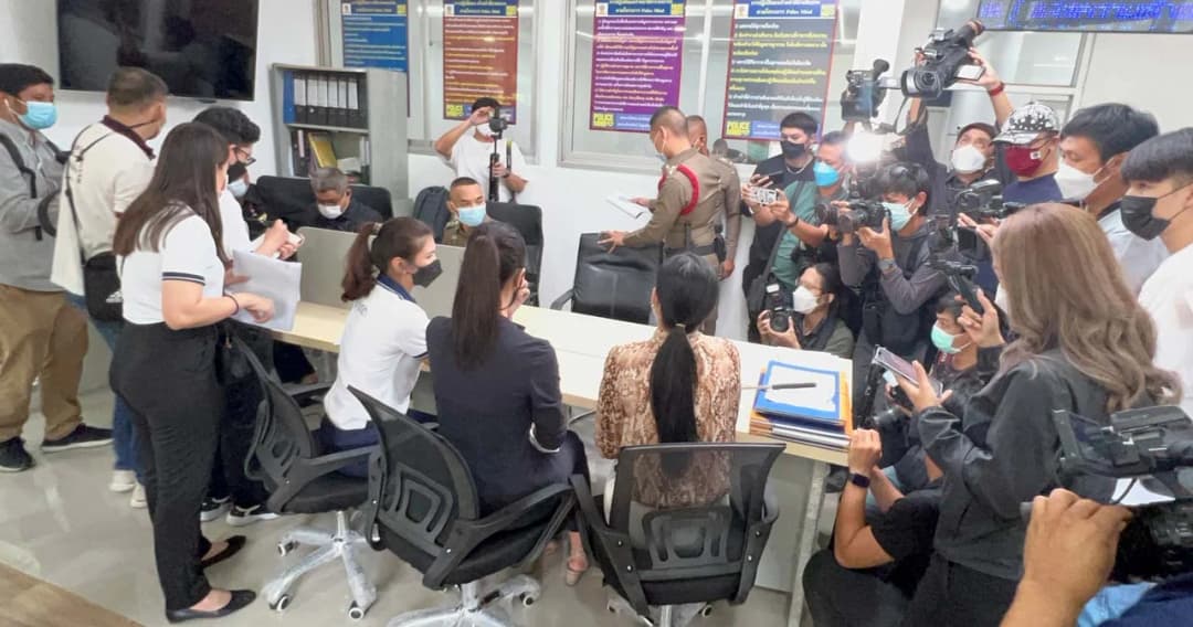 นางงามเวทีมิสยูนิเวิร์สไทยแลนด์ 2021 แจ้งความช่างภาพอนาจารในกองประกวด