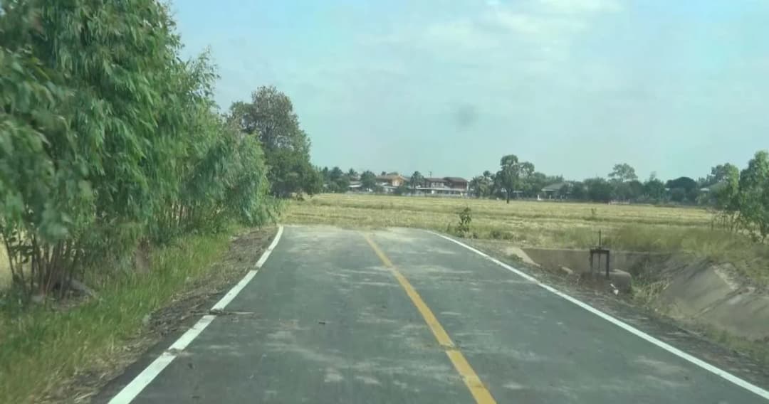 เฉลยแล้ว ‘ถนนกลางนา’ แท้จริงคือ ‘คันคลองส่งน้ำ’ ปรับปรุงหวังชาวบ้านได้ใช้ประโยชน์