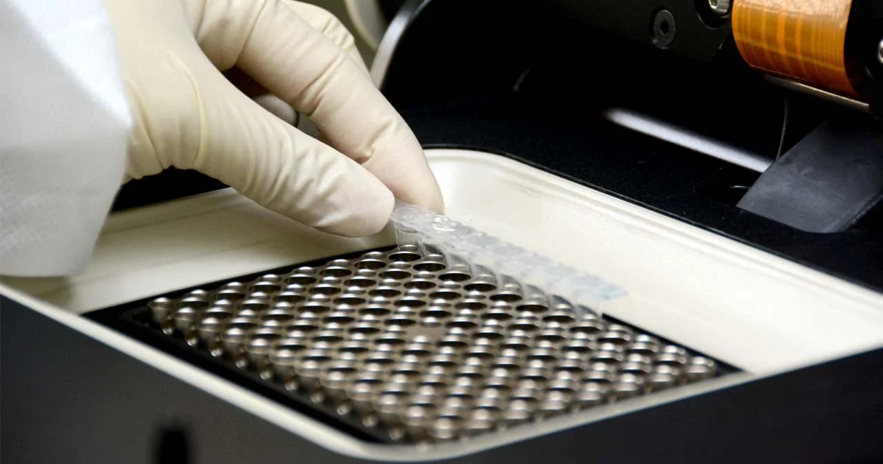 นพ.ยง เผยขณะนี้จุฬาฯ กำลังพัฒนาตัวตรวจจับสายพันธุ์ ‘โอไมครอน’