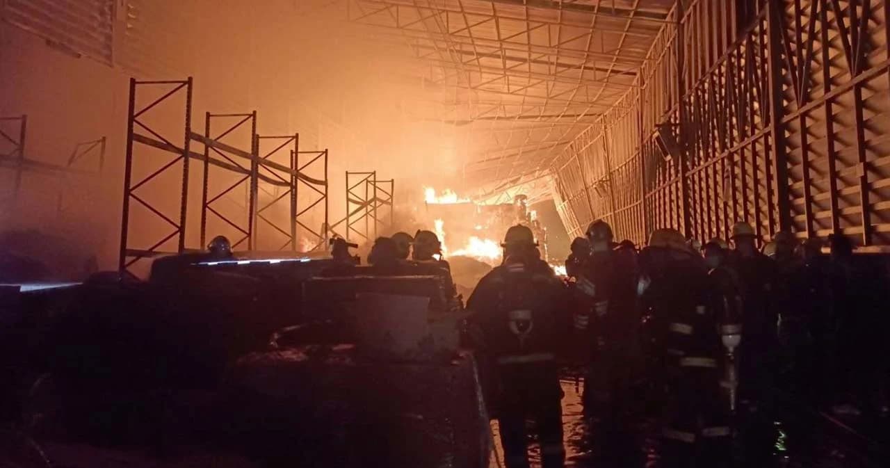 เกิดเหตุไฟไหม้โรงกระดาษบางบ่อ จ.สมุทรปราการ ยังควบคุมเพลิงไม่ได้