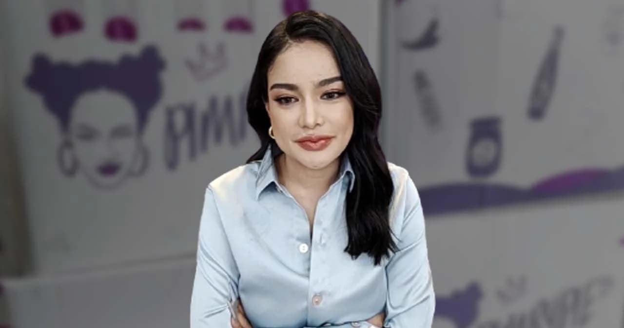 ‘พิมรี่พาย’ ไลฟ์ชี้แจง 2 ประเด็นร้อน กล่องสุ่ม 1 แสนบาท และบราวนี่ขึ้นรา