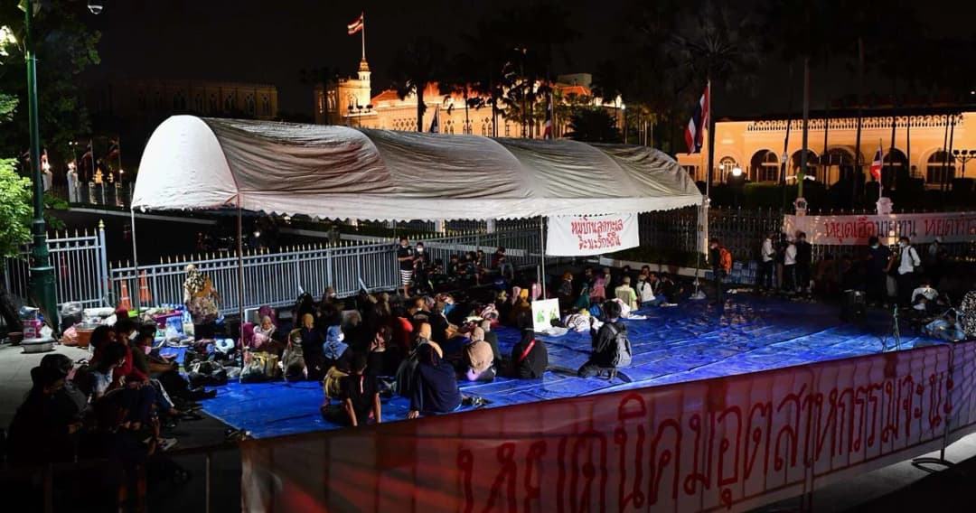 สลายการชุมนุม เครือข่ายจะนะรักษ์ถิ่น หลังบุกตั้งหมู่บ้านข้างทำเนียบฯ ทวงสัญญาแก้ปัญหานิคมอุตสาหกรรมในพื้นที่