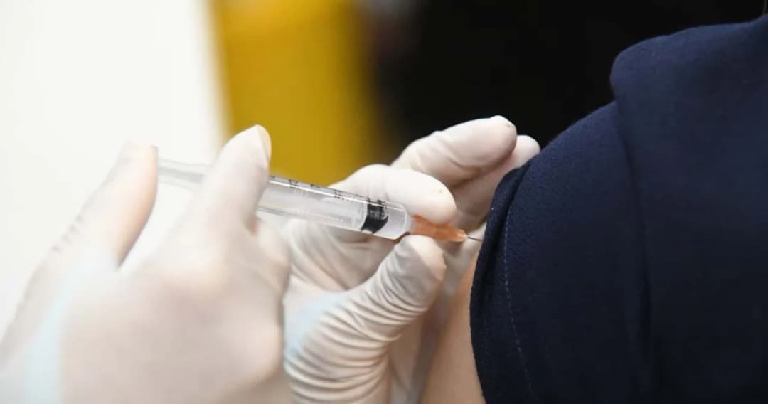 สูตรไขว้ ‘ซิโนแวค – แอสตร้าฯ’ หรือ ‘แอสตร้าฯ’ 2 เข็ม เตรียมบูสเตอร์เข็ม 3 เดือนนี้