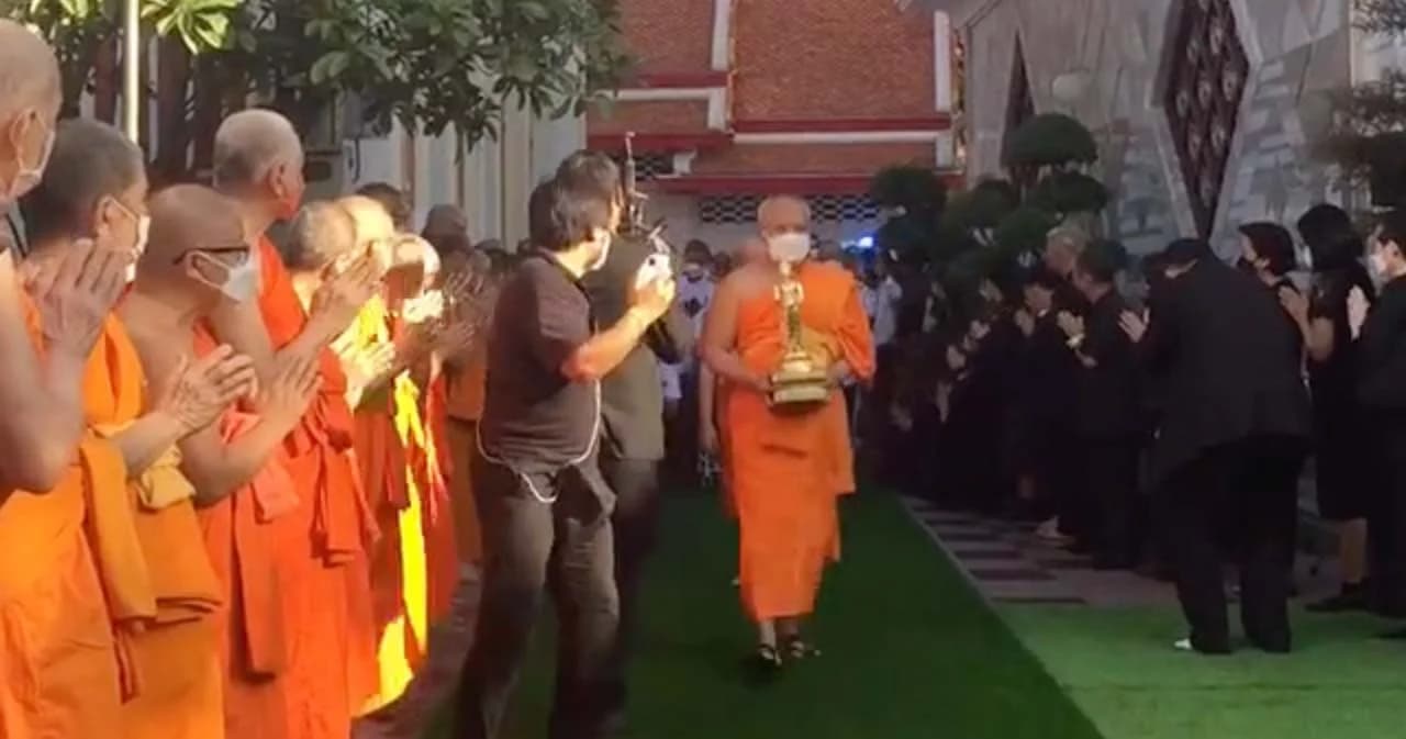 เคลื่อนสรีระสังขารสมเด็จช่วงจากศิริราชกลับวัดปากน้ำ