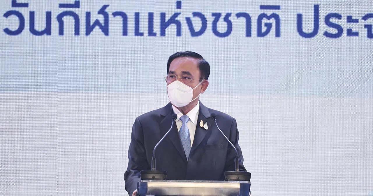 นายกฯ บอกโซเชียลไม่สร้างสรรค์ โจมตีเรื่องให้เลี้ยงไก่บ้านละ 2 ตัว