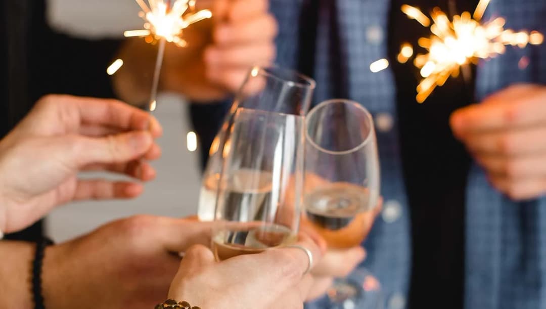 นายกฯ ห่วงฉลองปีใหม่คุมเข้มตรวจ ATK ย้ำดื่มสุราศบค.อนุญาตเฉพาะคืนส่งท้ายปีเก่าเท่านั้น