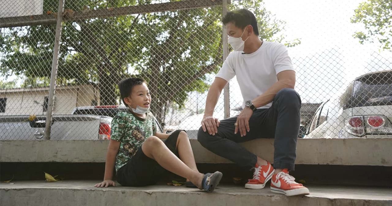 ‘สุชัชวีร์’ หาเสียงที่แรกเขตบางรัก ยอมรับยังเป็นรองคะแนนนิยม ‘ชัชชาติ’ หวัง ‘อภิสิทธิ์’ ช่วยหนุนได้เสียงคน กทม.