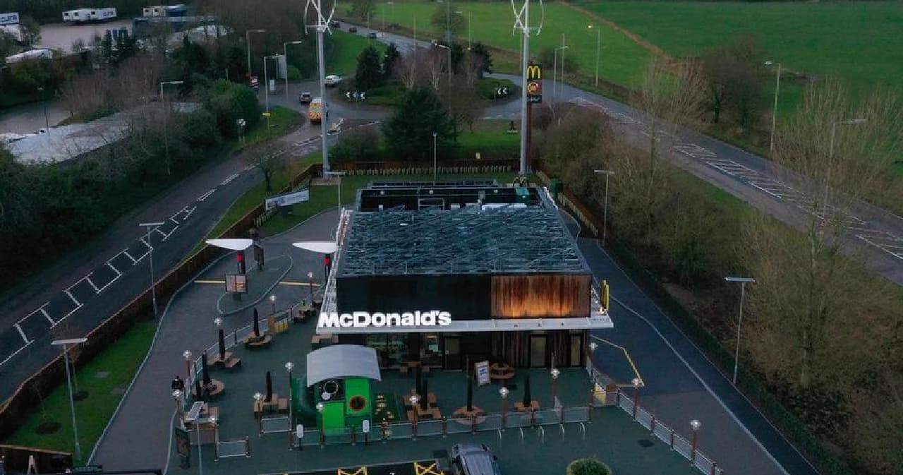 เริ่มแล้ว McDonald’s ในอังกฤษ เปิดสาขา Net Zero แห่งแรก ลดการปล่อยก๊าซเรือนกระจกเป็นศูนย์
