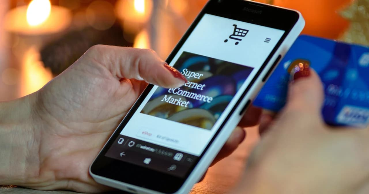 GoDaddy เร่งงัดกลยุทธ์เจาะอีคอมเมิร์ซรายย่อย รับเทรนด์ปีหน้าคนไทยช้อปออนไลน์พุ่ง 43%