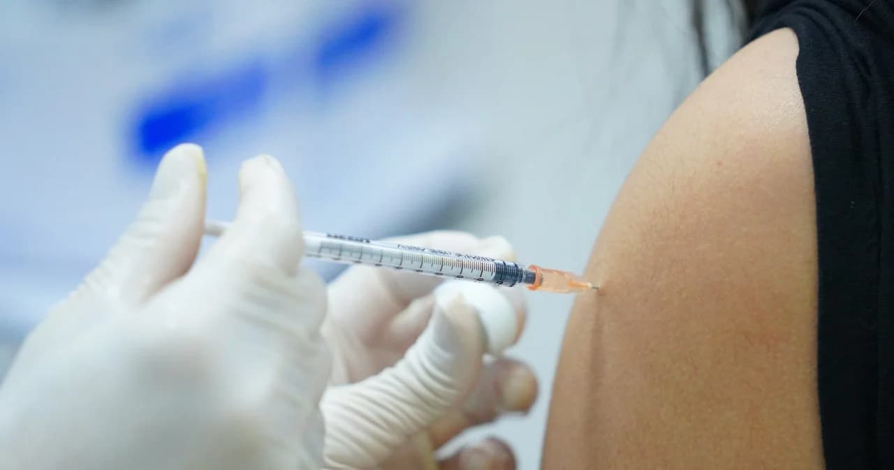 สธ. ประชุมวันนี้ หารือฉีดวัคซีนเข็ม 4 บุคลากรทางการแพทย์และสาธารณสุข