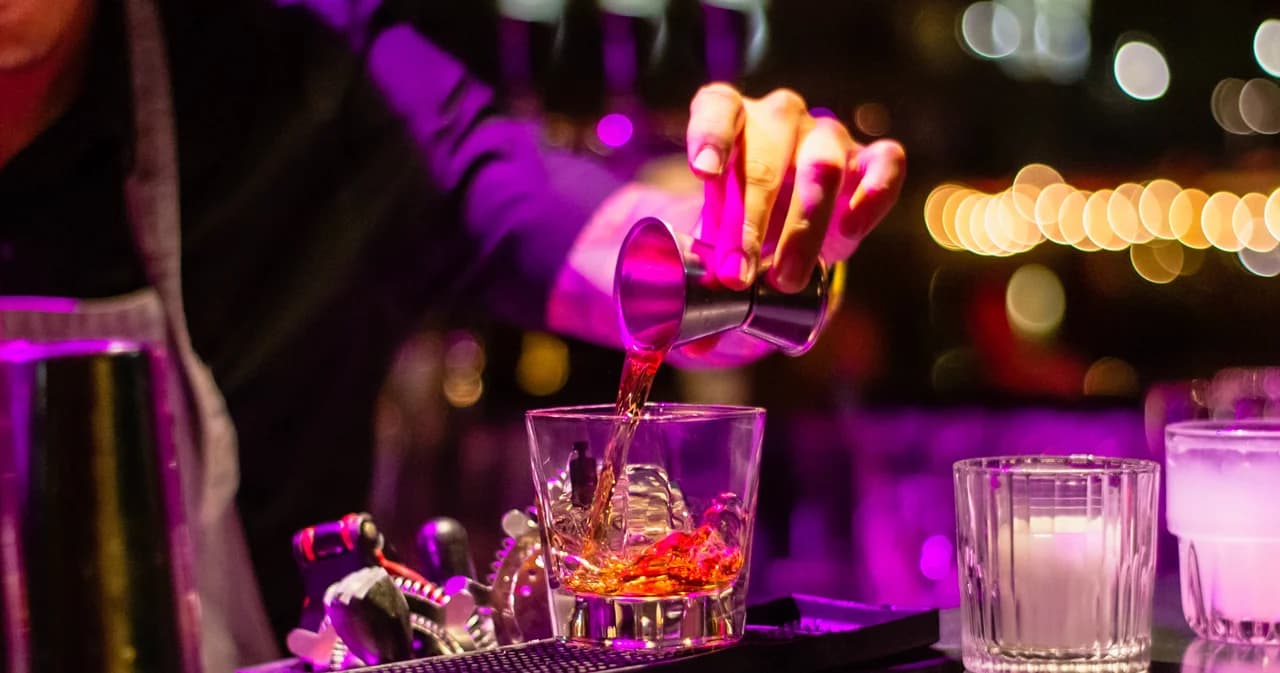 นายกฯ ห่วงคลัสเตอร์ร้านอาหารกึ่งผับ สั่งเจ้าหน้าที่ใช้กฎหมายเข้มงวด