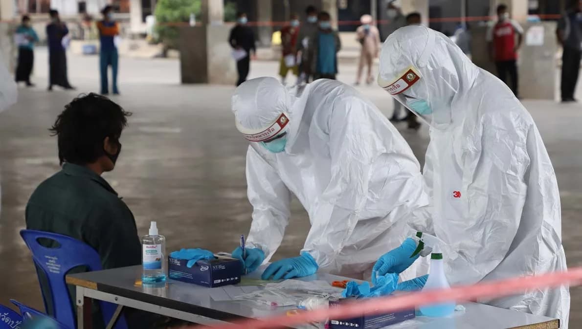 โควิด-19 ลามหนัก จ.ชลบุรีติดเชื้อเพิ่มเป็น 2 เท่า ชุดตรวจ ATK เริ่มขาดตลาด