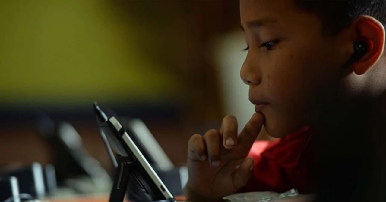 นายกฯ กำชับ ศธ. ดูแลเด็กเรียนออนไลน์ ฝาก ดีอีเอส ช่วยดูอินเทอร์เน็ตครอบคลุมทั่วประเทศ