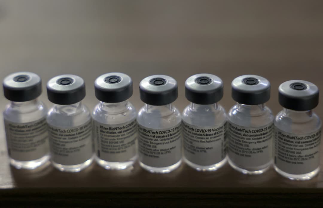 ‘ไฟเซอร์’ เริ่มผลิตวัคซีนตัวใหม่ พร้อมรับมือ ‘โอไมครอน’ มี.ค. นี้ คาดป้องกันการติดเชื้อได้ดียิ่งขึ้น