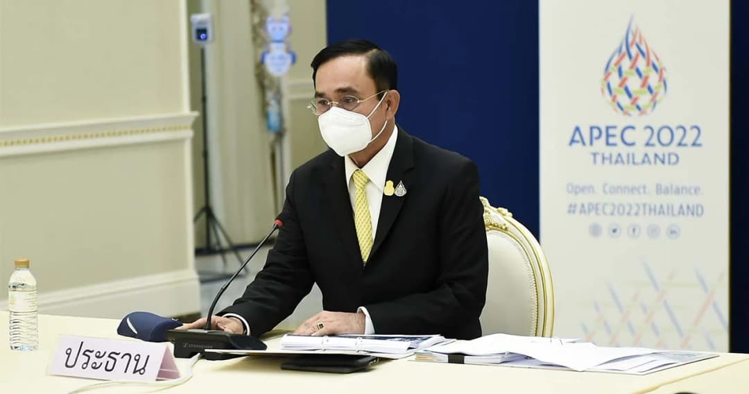 นายกฯ เปิดเพลง “อย่ายอมแพ้” ให้กำลังใจกลางวงประชุม