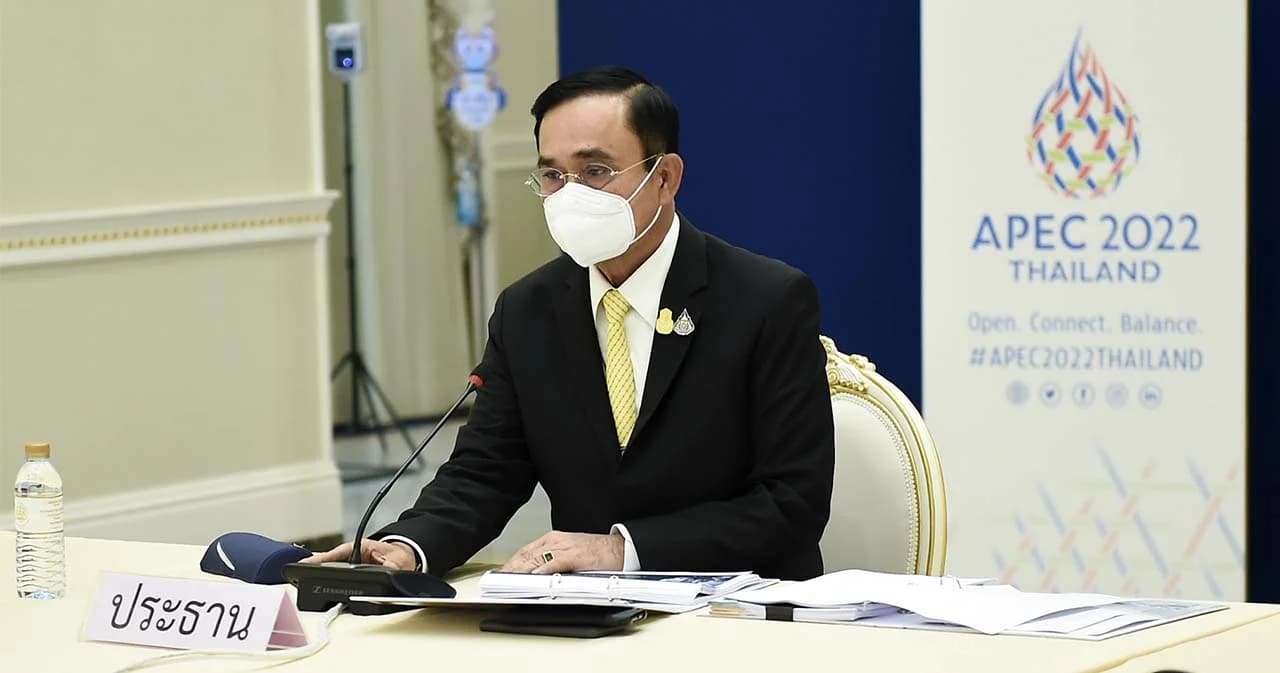 นายกฯ เปิดเพลง “อย่ายอมแพ้” ให้กำลังใจกลางวงประชุม