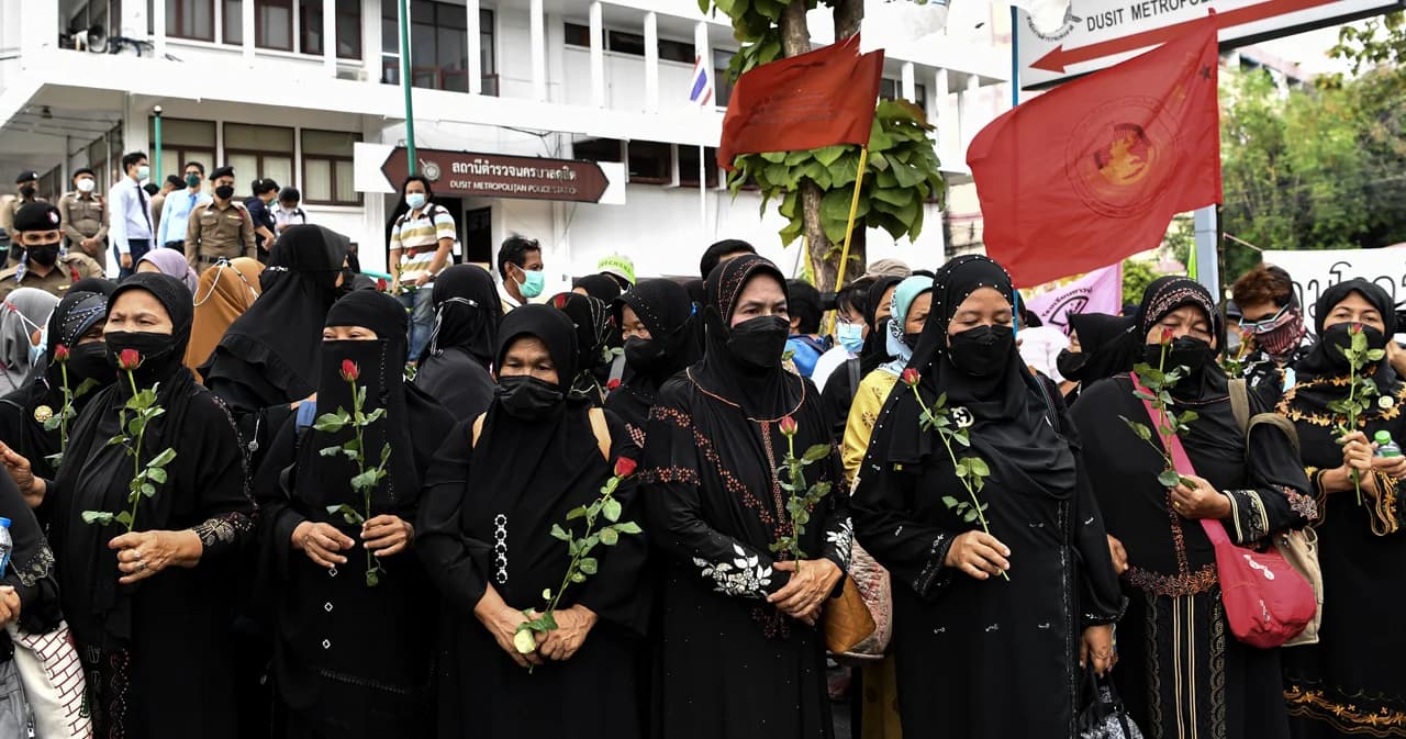 เครือข่ายจะนะรักษ์ถิ่น รับทราบข้อหา จากเหตุชุมนุมค้าน ‘นิคมฯ จะนะ’ กลุ่มพีมูฟร่วมให้กำลังใจ