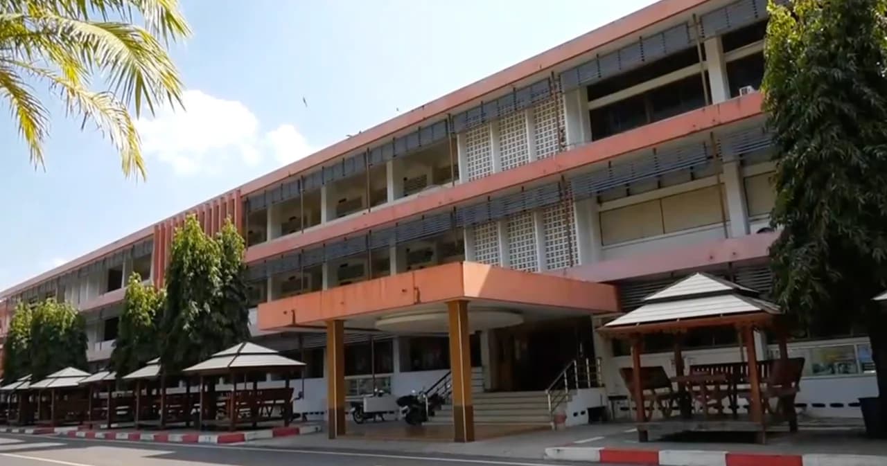 คลัสเตอร์โรงเรียนศรีสะเกษวิทยาลัย ครู-นร. ติดโควิด ผอ.สั่งเรียนออนไลน์ทันที