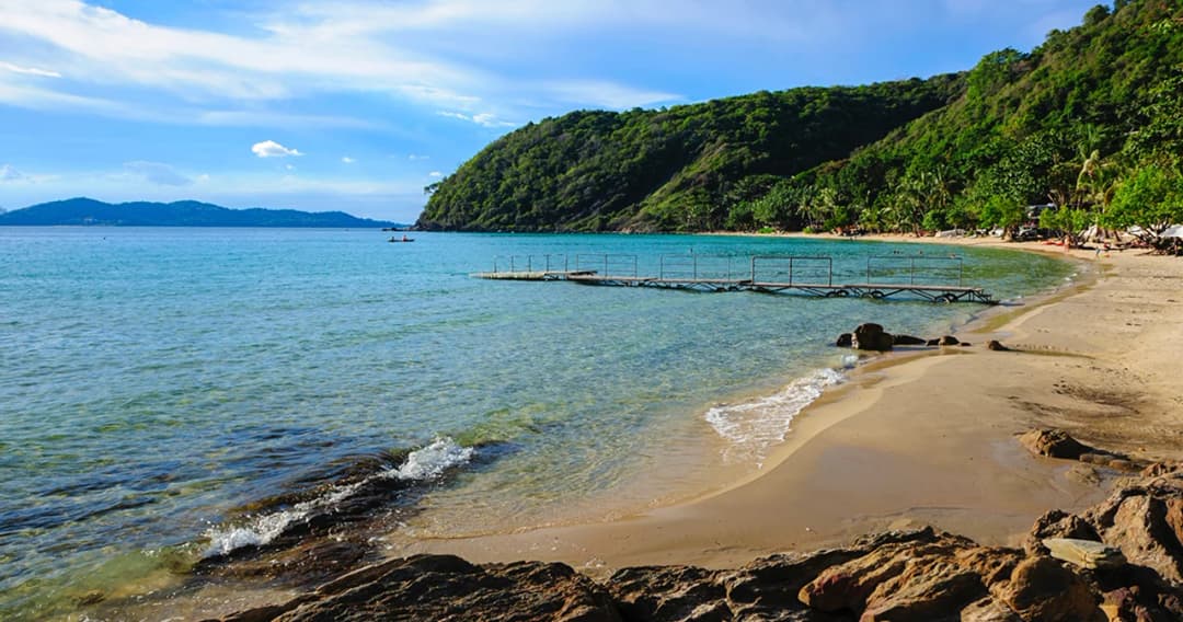 น้ำมันรั่วกลางทะเลระยอง กระทบท่องเที่ยวเกาะเสม็ด