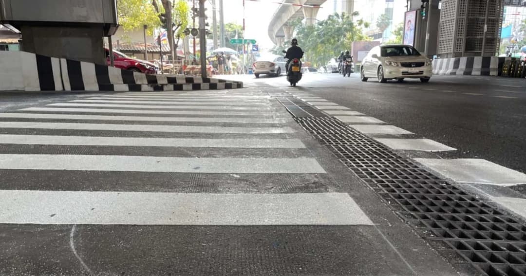 กทม. จะจัดสรรงบทำ “สัญญาณไฟแบบกดปุ่ม” แก้ปัญหาทางม้าลาย สำรวจพบมีความเสี่ยง 100 จุด