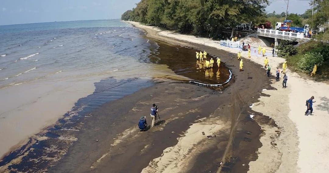 ผู้ว่าฯ ระยอง ขอความร่วมมือผู้ค้าชายหาดแม่รำพึง ปิดจนกว่าสถานการณ์คราบน้ำมันจะเข้าสู่ภาวะปกติ