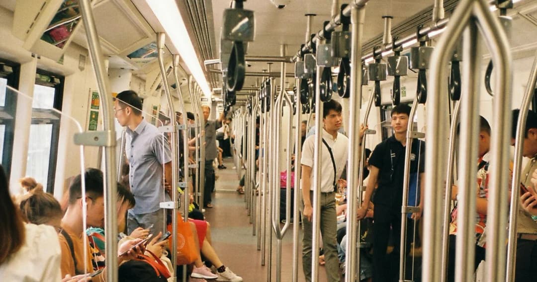 สรุป ชีวิตคนทำงานไทยยุคโควิด ทำมากกว่า 1 งาน ขาดความมั่นคง ใช้เงินเยียวยาจิตวิญญาณที่เศร้าซึม