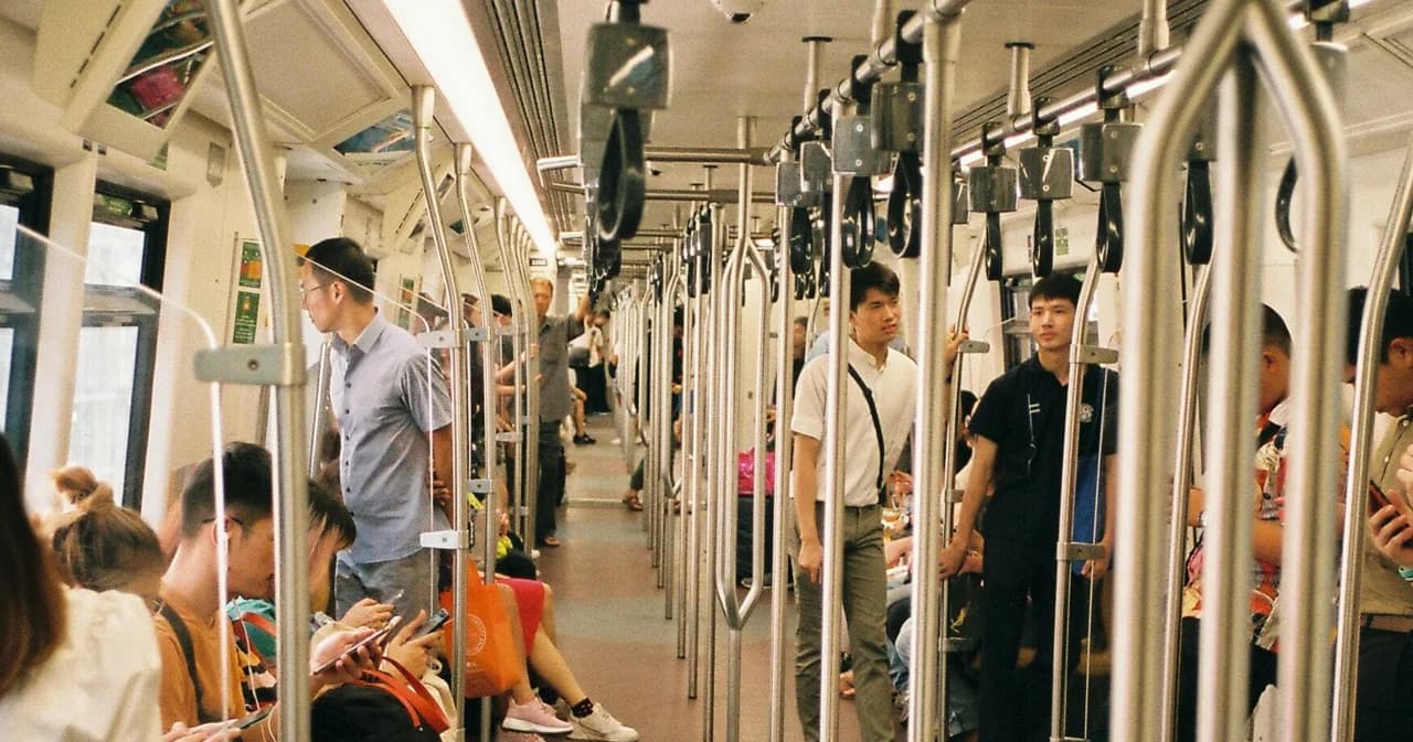 สรุป ชีวิตคนทำงานไทยยุคโควิด ทำมากกว่า 1 งาน ขาดความมั่นคง ใช้เงินเยียวยาจิตวิญญาณที่เศร้าซึม