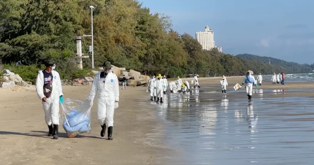 คร.เก็บตัวอย่างเลือด-ปัสาวะ กลุ่มเสียงน้ำมันรั่วระยองตรวจ หวั่นได้รับผลกระทบเคมี