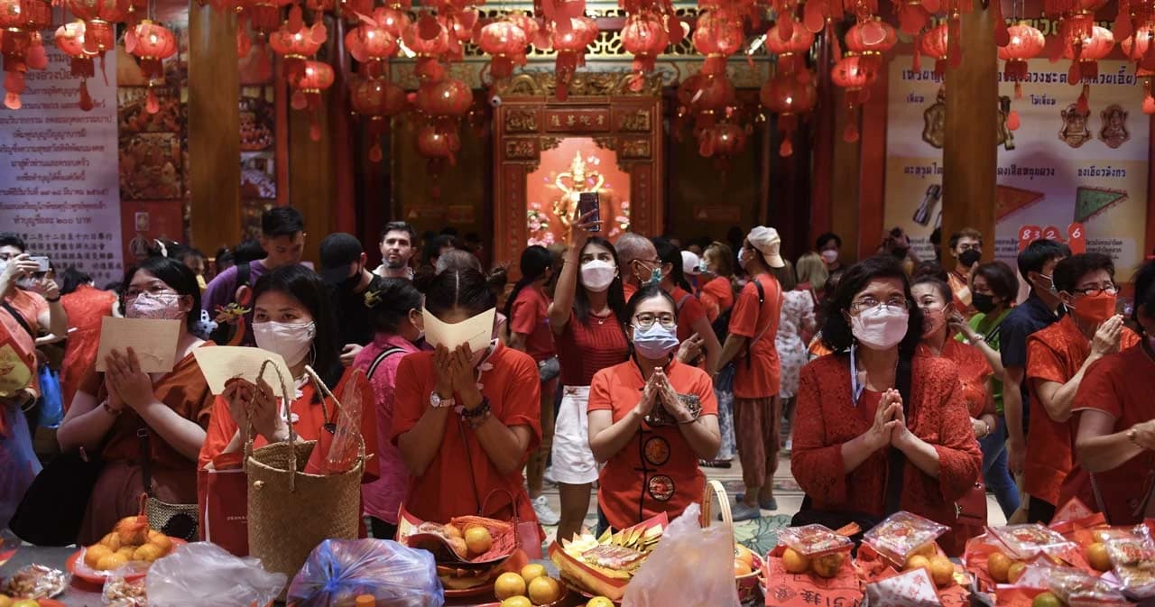 ประมวลภาพ ตรุษจีน 2565 ที่วัดมังกรกมลาวาส เยาวราช