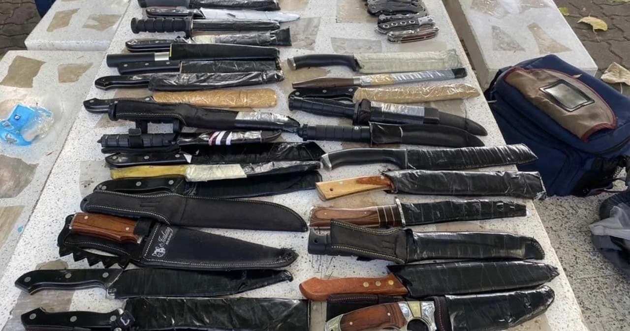 คลิปยิงปืนขึ้นฟ้าไม่ใช่คลิปเก่า บช.น. สรุปผลตรวจค้น ‘อุเทนถวาย’ เจอมีดกว่า 40 เล่ม