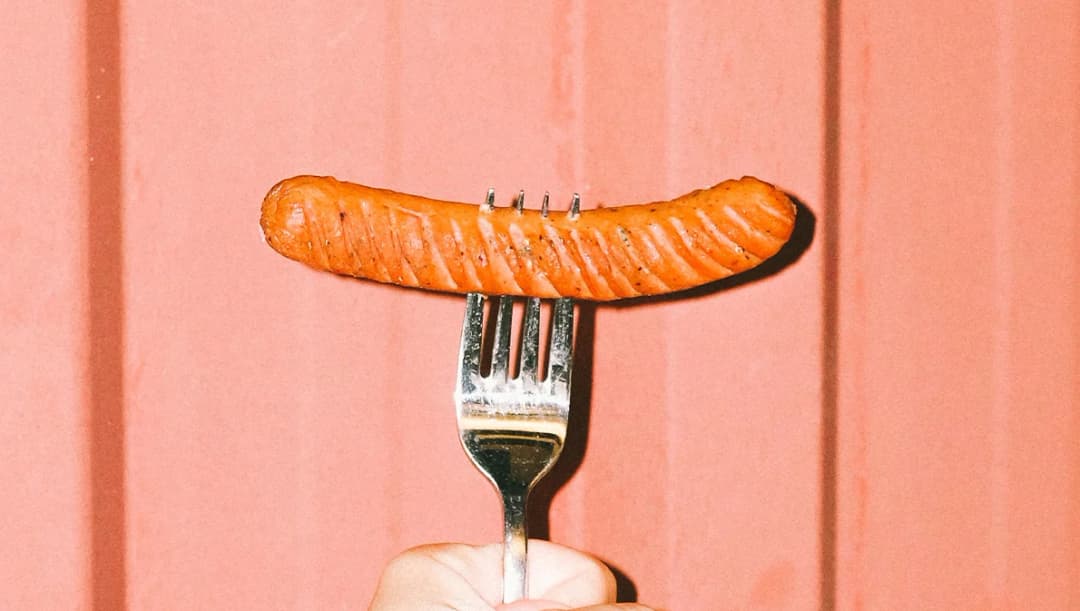 ไส้กรอกทอด 1 ชิ้น เทียบเท่าน้ำมัน 3 ช้อนชา