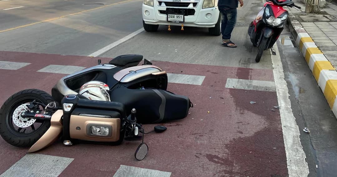 หนุ่มจอดให้คนข้ามทางม้าลาย กลับถูกชนท้าย และถูกด่าซ้ำว่า “จอดไม่ดูตาม้าตาเรือ”