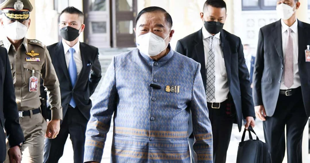 ‘ประวิตร’ ลั่น ‘อนุพงษ์’ น้องผม ยืนยันไม่แย่งเก้าอี้ มท.1 ย้ำพปชร. รักกันเหนียวแน่น