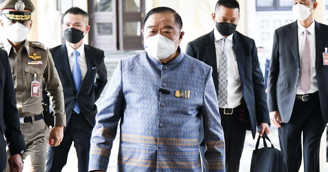 ‘ประวิตร’ ลั่น ‘อนุพงษ์’ น้องผม ยืนยันไม่แย่งเก้าอี้ มท.1 ย้ำพปชร. รักกันเหนียวแน่น