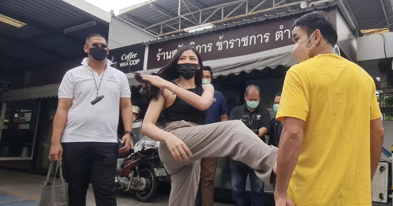 ‘แพรพลอย’ นักมวยสาวสุดสตรอง ไม่ชนแก้วกับหนุ่ม โดนเทน้ำราดใส่หัว