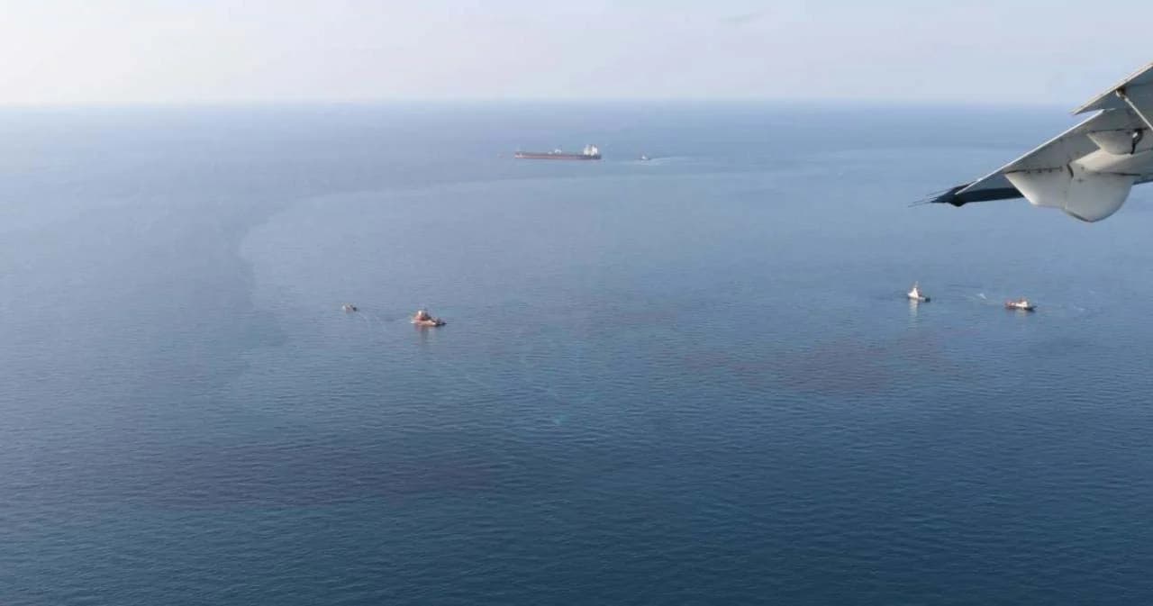 เกิดเหตุน้ำมันดิบค้างท่อรั่ว 5,000 ลิตร จ.ระยอง