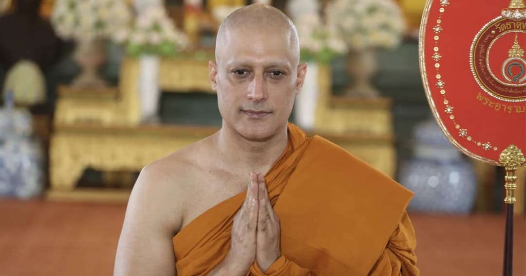 ‘กากัน มาลิค’ พระเอกชาวอินเดียชื่อดัง บินมาบวชที่วัดในเมืองไทย