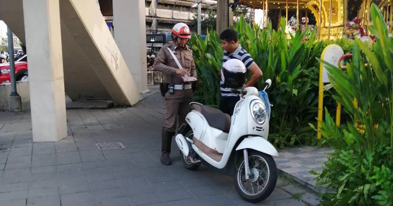 กทม. กวดขันห้ามขับขี่บนทางเท้า เปิดยอด 3 ปีค่าปรับรวมกว่า 44 ล้านบาท