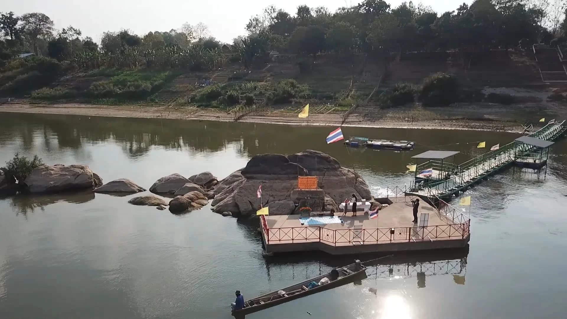 แม่น้ำโขงลดต่ำสุดในรอบ 10 ปี ปริมาณฝนน้อย – เขื่อนจีนกักเก็บน้ำ ส่งสัญญาณอีสานแล้งหนัก