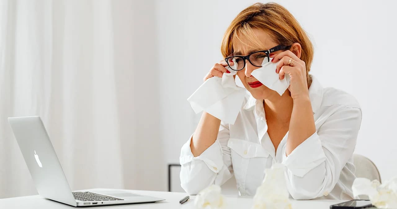 ร้องไห้ในที่ทำงาน ไม่ได้หมายความว่า ‘ไม่มืออาชีพ’